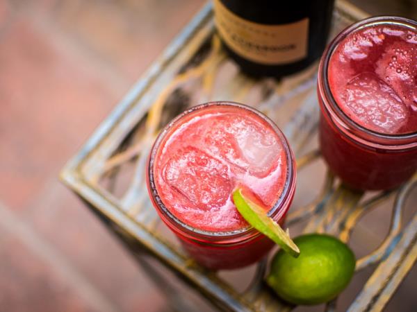 Letošnji poletni hit: lubenica za odrasle, ki dela čudeže